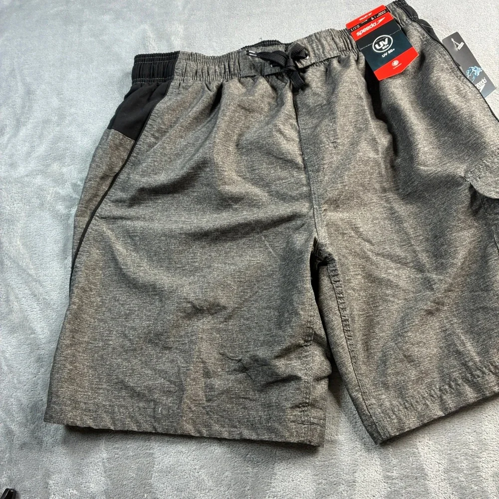 Speedo Men Swim Trunks Gray Black Size L UV Protection Cargo Pocket Board Shorts